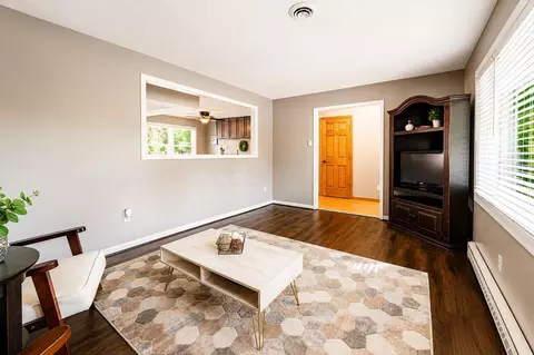 Living - 3172 E River Rd, Marion, OH 43302 photo 2 of 6