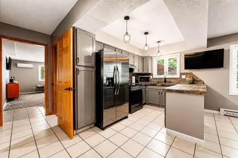 Kitchen - 3172 E River Rd, Marion, OH 43302 photo 2 of 2
