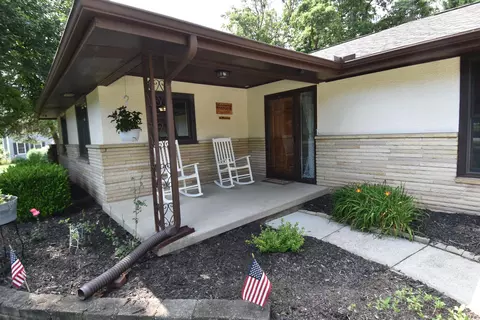 15 Tow Path Rd, Granville, OH 43023