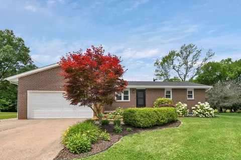 562 Knoll Dr, Granville, OH 43023