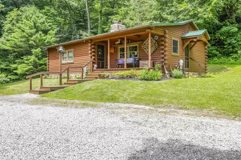 7899 Old Logan Rd SE, Sugar Grove, OH 43155