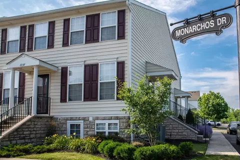 6997 Monarchos Dr #11, New Albany, OH 43054