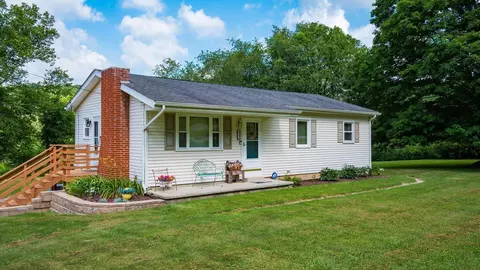 6651 Purity Rd NE, Saint Louisville, OH 43071