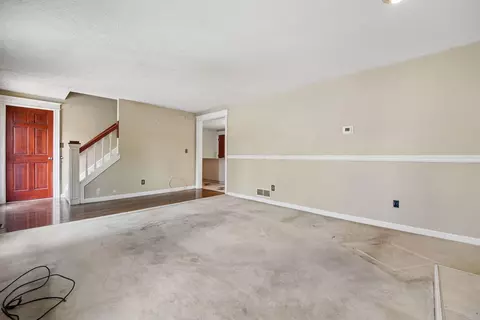 Living - 263 Clark Dr, Circleville, OH 43113 photo 3 of 5