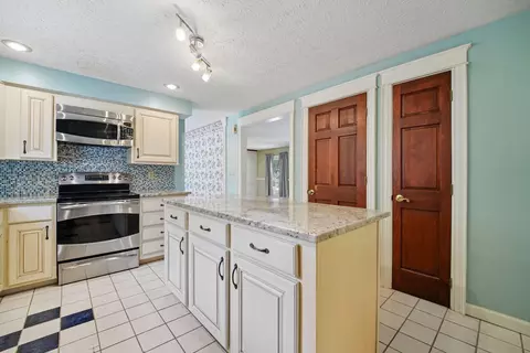 Kitchen - 263 Clark Dr, Circleville, OH 43113 photo 3 of 5