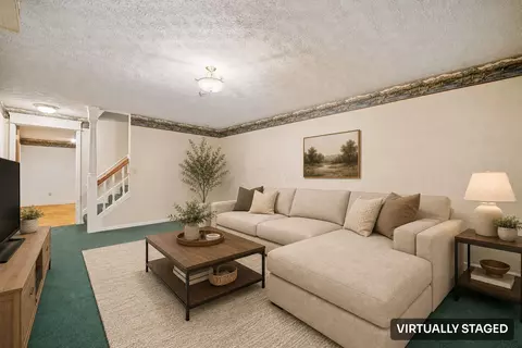 Living - 263 Clark Dr, Circleville, OH 43113 photo 2 of 6
