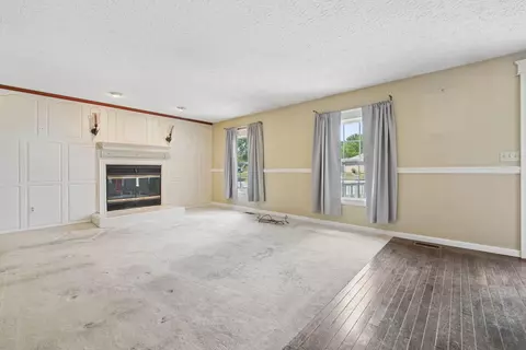 Living - 263 Clark Dr, Circleville, OH 43113 photo 2 of 5