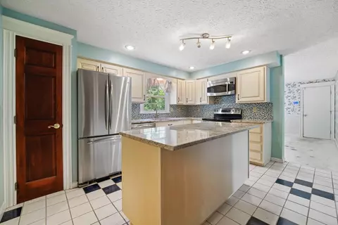 Kitchen - 263 Clark Dr, Circleville, OH 43113 photo 4 of 5