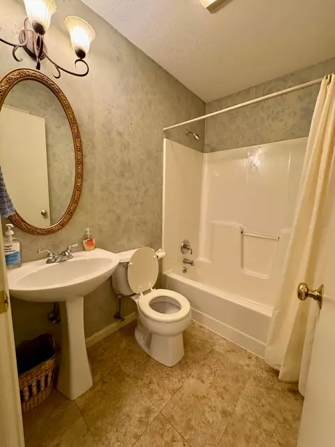 Bath - 31044 Mays Rd, Logan, OH 43138 photo 3 of 4