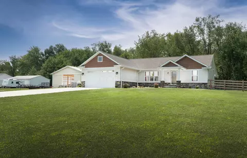 22686 Deal Rd, Gambier, OH 43022