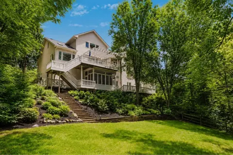 3694 Waverly Place Dr, Lewis Center, OH 43035