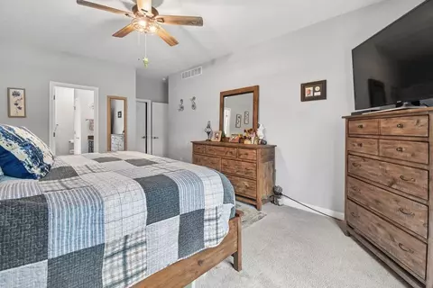 Bedroom - 6095 Appleman Rd SE, Newark, OH 43056 photo 2 of 6