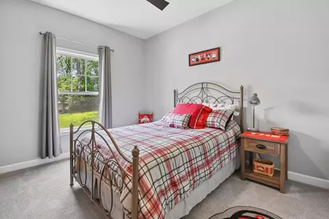 Bedroom - 6095 Appleman Rd SE, Newark, OH 43056 photo 3 of 6