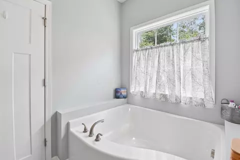 Bath - 6095 Appleman Rd SE, Newark, OH 43056 photo 2 of 4