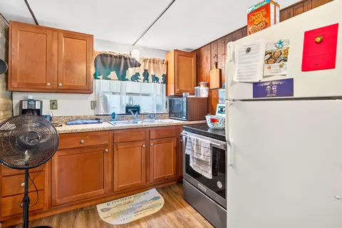 Kitchen - 545 Vine St, Logan, OH 43138 photo 2 of 3