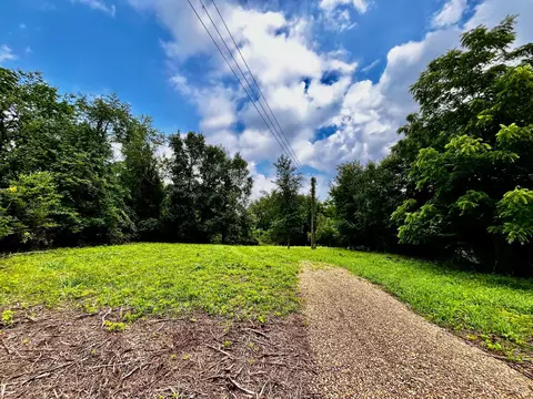 2496 Martinsburg Rd, Gambier, OH 43022