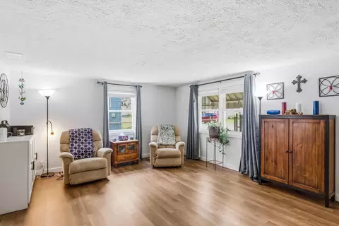Living - 906 Garfield St, Marion, OH 43302 photo 1 of 3