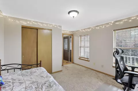 Bedroom - 8258 Lancaster Rd, Hebron, OH 43025 photo 2 of 13