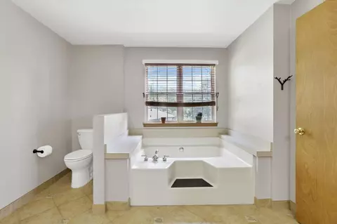 Bath - 8258 Lancaster Rd, Hebron, OH 43025 photo 5 of 14