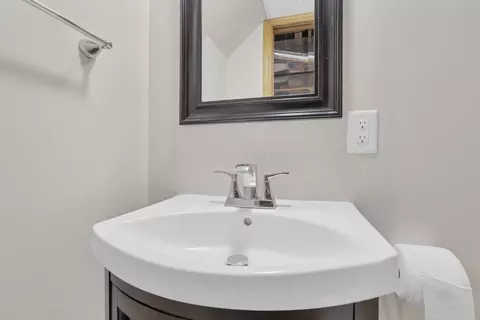 Bath - 8258 Lancaster Rd, Hebron, OH 43025 photo 12 of 14