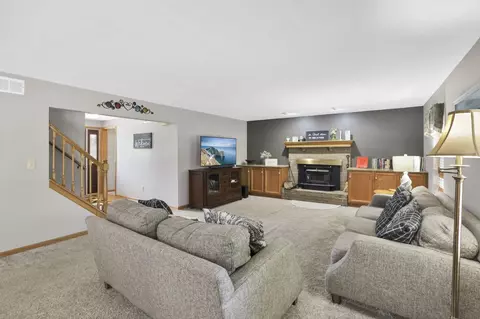 Living - 8258 Lancaster Rd, Hebron, OH 43025 photo 2 of 5