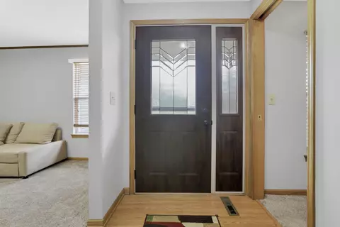 Entry Way - 8258 Lancaster Rd, Hebron, OH 43025 photo 2 of 6