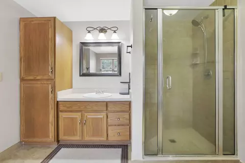 Bath - 8258 Lancaster Rd, Hebron, OH 43025 photo 6 of 14