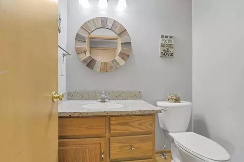 Bath - 8258 Lancaster Rd, Hebron, OH 43025 photo 9 of 14