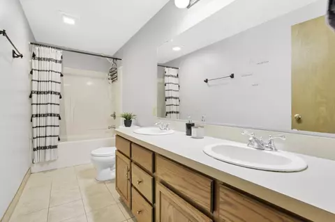 Bath - 8258 Lancaster Rd, Hebron, OH 43025 photo 1 of 14