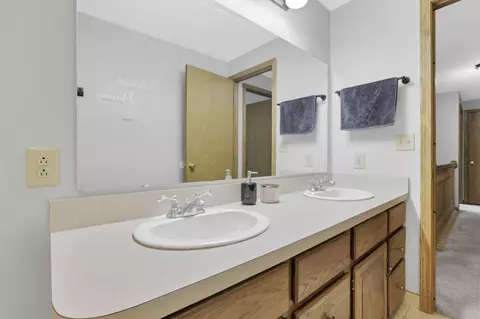 Bath - 8258 Lancaster Rd, Hebron, OH 43025 photo 2 of 14