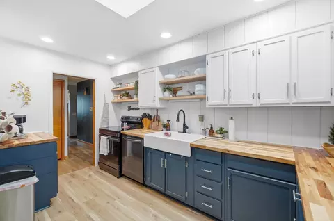 Kitchen - 1801 Beacon St, Springfield, OH 45505 photo 5 of 8