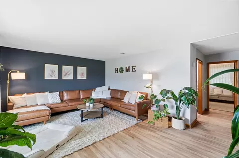 Living - 1801 Beacon St, Springfield, OH 45505 photo 1 of 6