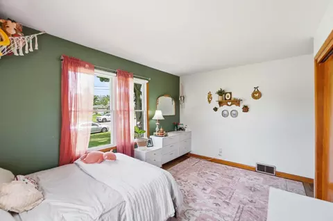 Bedroom - 1801 Beacon St, Springfield, OH 45505 photo 8 of 12