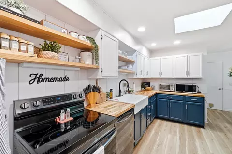 Kitchen - 1801 Beacon St, Springfield, OH 45505 photo 1 of 8