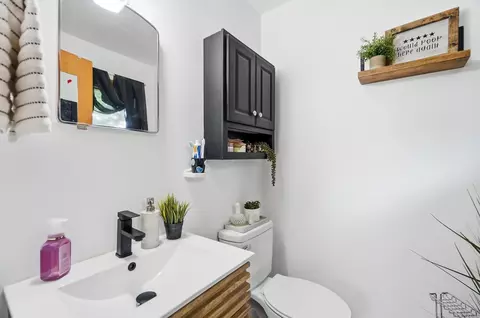 Bath - 1801 Beacon St, Springfield, OH 45505 photo 1 of 5