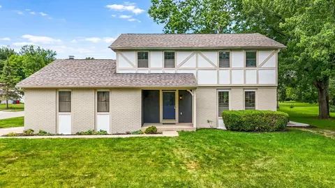 7010 Rockwoods Pl, Worthington, OH 43085