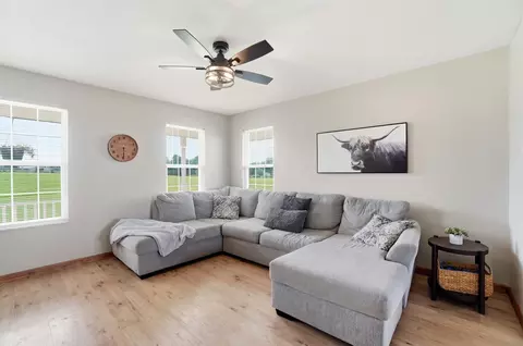 Living - 27611 Kime Holderman Rd, Circleville, OH 43113 photo 6 of 8