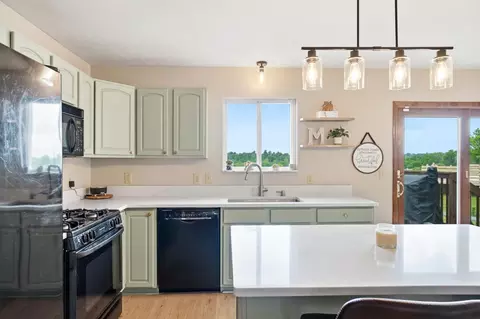Kitchen - 27611 Kime Holderman Rd, Circleville, OH 43113 photo 4 of 9