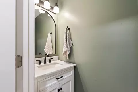Bath - 5675 Stevens Dr, Orient, OH 43146 photo 1 of 4