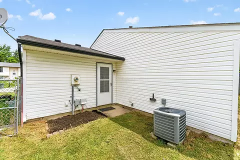 Exterior - 3885 Farm Brook Ln, Columbus, OH 43204 photo 5 of 9
