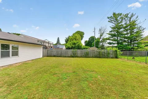 Exterior - 3885 Farm Brook Ln, Columbus, OH 43204 photo 7 of 9