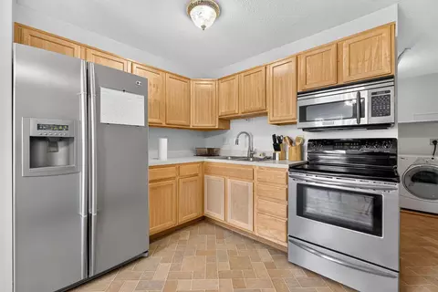 Kitchen - 3885 Farm Brook Ln, Columbus, OH 43204 photo 1 of 2