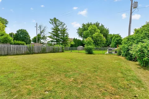 Exterior - 3885 Farm Brook Ln, Columbus, OH 43204 photo 6 of 9