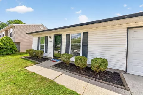 Exterior - 3885 Farm Brook Ln, Columbus, OH 43204 photo 4 of 9