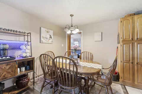 Dining - 1725 Sioux Dr, Circleville, OH 43113 photo 1 of 1