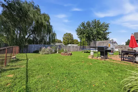 Exterior - 1725 Sioux Dr, Circleville, OH 43113 photo 5 of 5