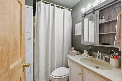 Bath - 1725 Sioux Dr, Circleville, OH 43113 photo 1 of 1