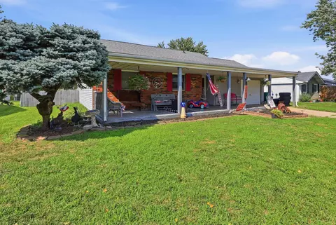 Exterior - 1725 Sioux Dr, Circleville, OH 43113 photo 1 of 5