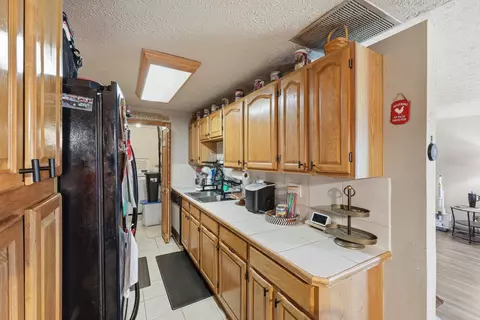 Kitchen - 1725 Sioux Dr, Circleville, OH 43113 photo 1 of 1