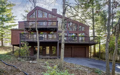 399 Hickory Ln, Westerville, OH 43081